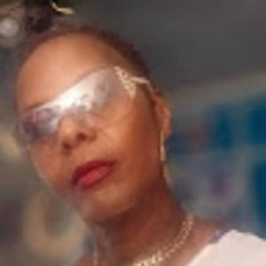 Meet your Posher, Monique l.